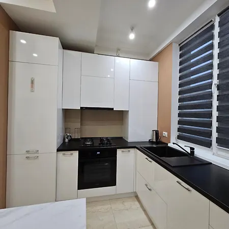 Lev Tolstoi 63 Appartement *